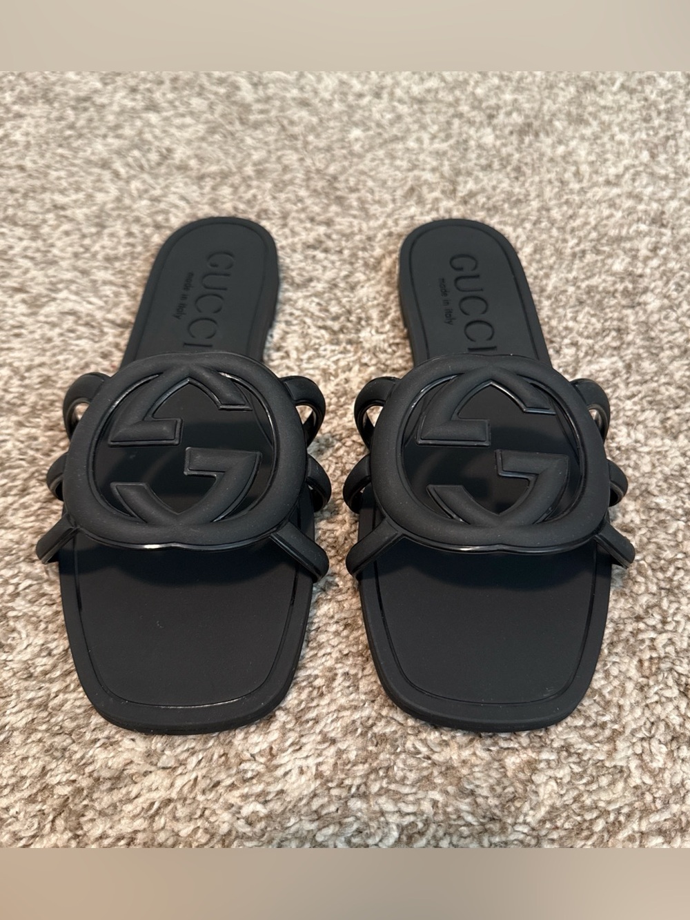 Authentic Gucci Matte Black Interlocking GG Slides

EUR 40